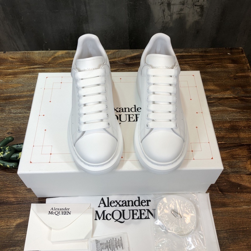 Alexander McQueen Oversized sneakers in white calf leather