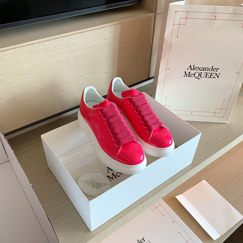Alexander McQueen Oversized sneakers in a bright pink patent leather