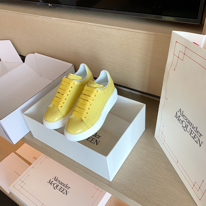 Alexander McQueen Oversized sneakers in a yellow patent leather