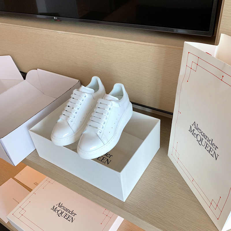 Alexander McQueen Oversized Sneakers in white smooth calf leather