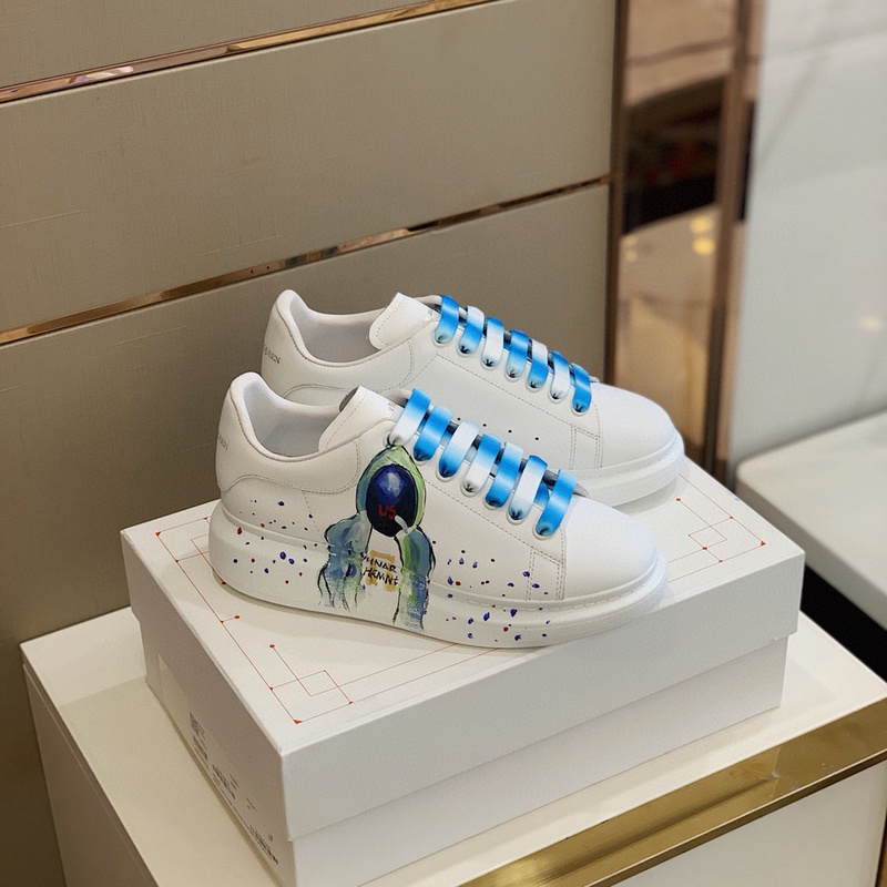 Alexander McQueen Oversized Sneakers in white leather with blue and white