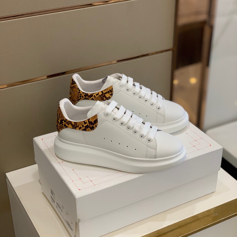 Alexander McQueen Oversized sneaker in white leather