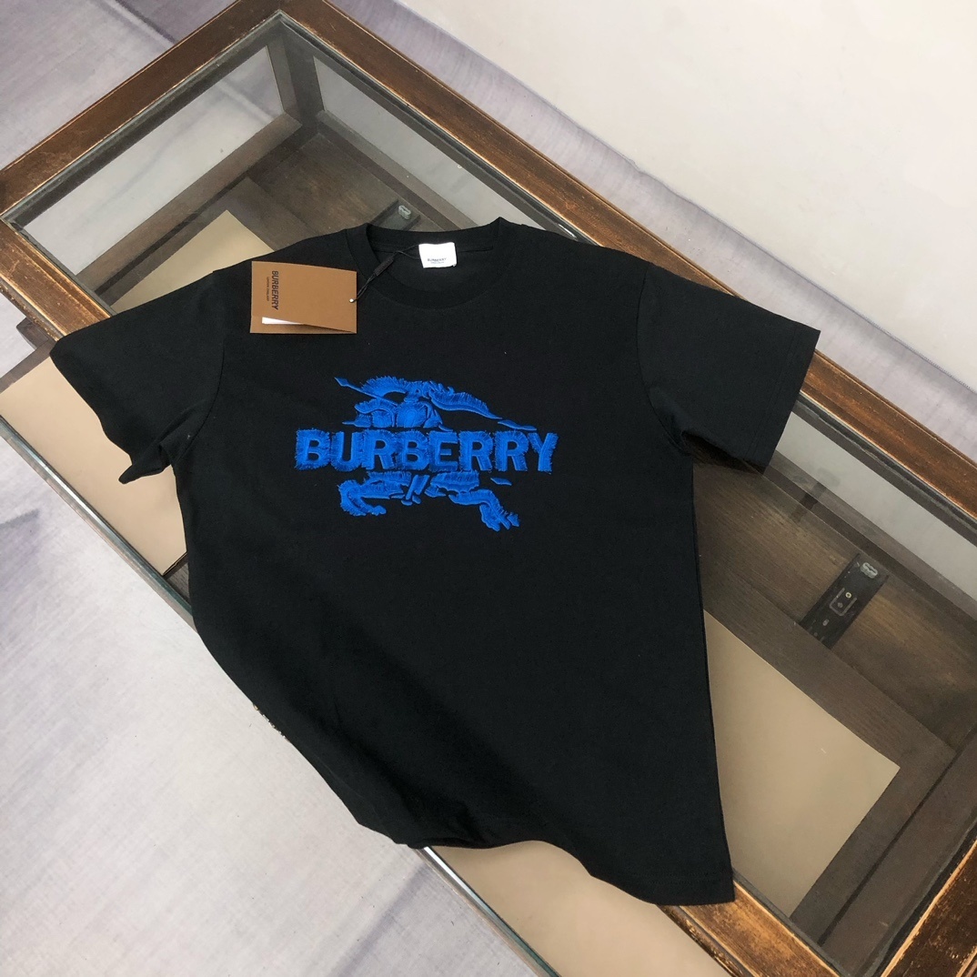 Burberry EDK embroidered cotton T-shirt with a blue signature Equestrian Knight motif