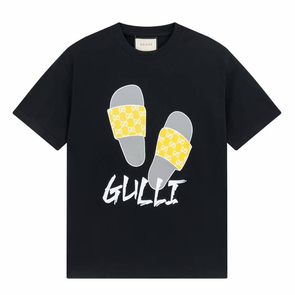 Gucci T-shirt with a graphic print of yellow and grey