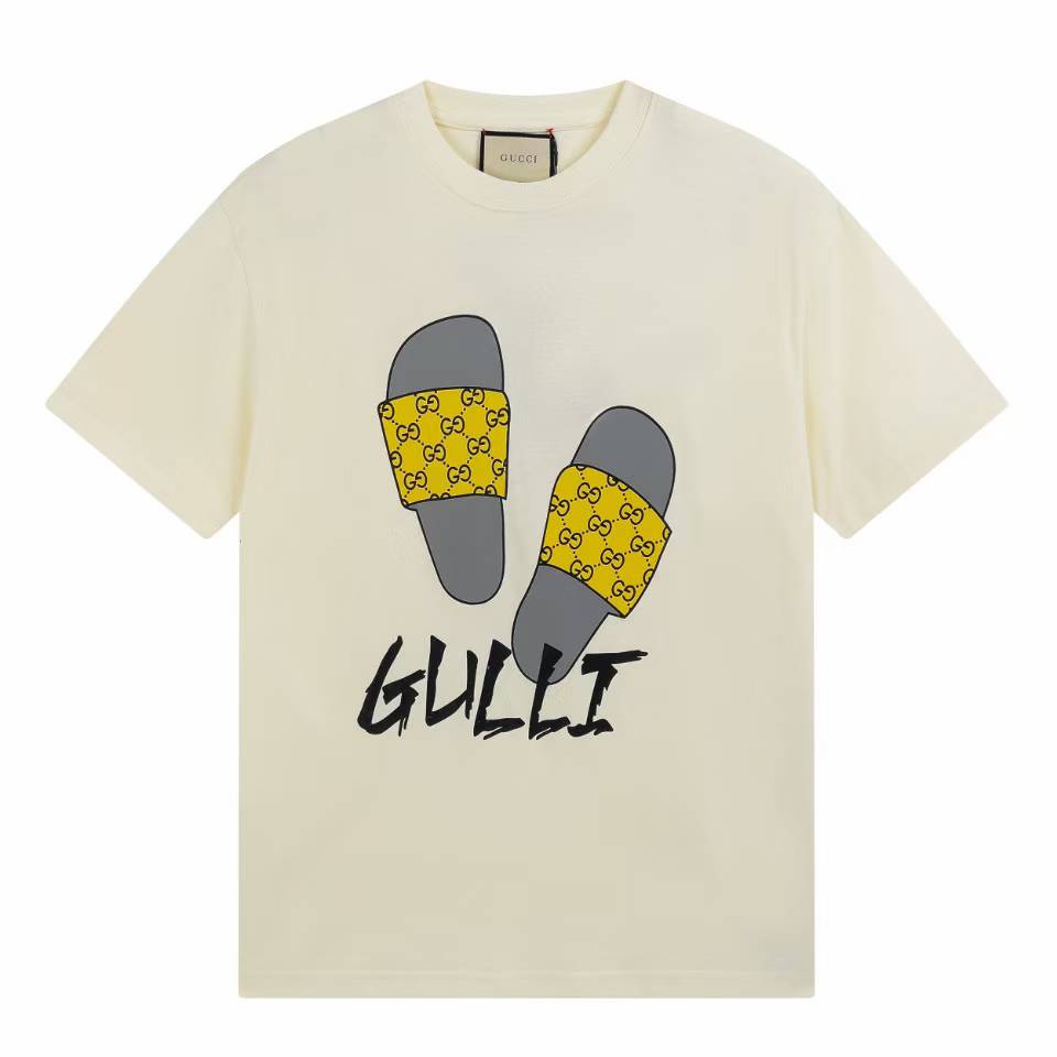 Gucci "GULLI" T-shirt with a cartoon slide sandal print off-white