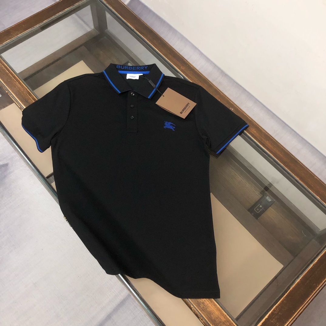 Burberry black cotton piqué Burberry polo shirt with a blue embroidered Equestrian Knight Design motif