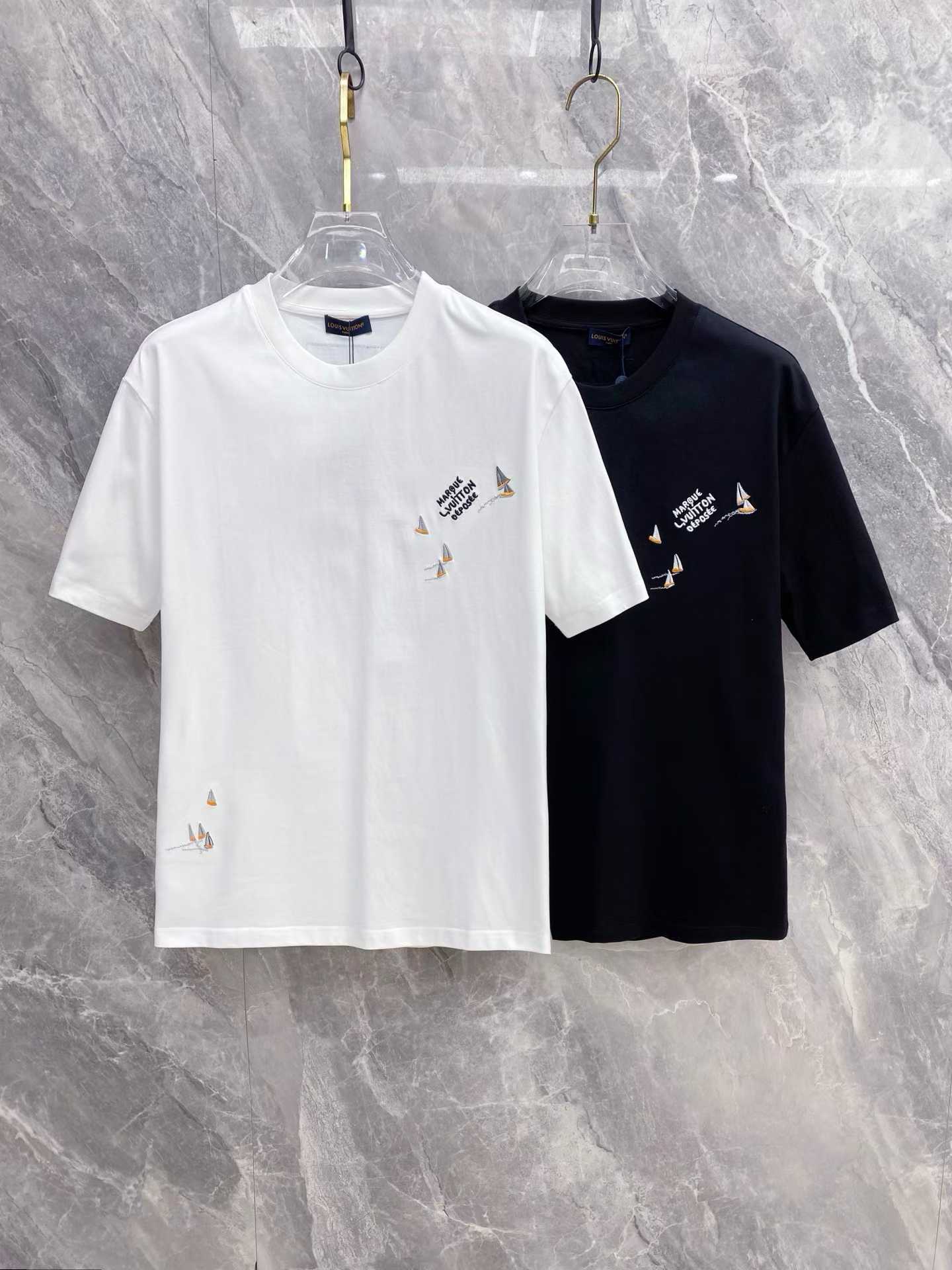 LV t-Shirt Black and white