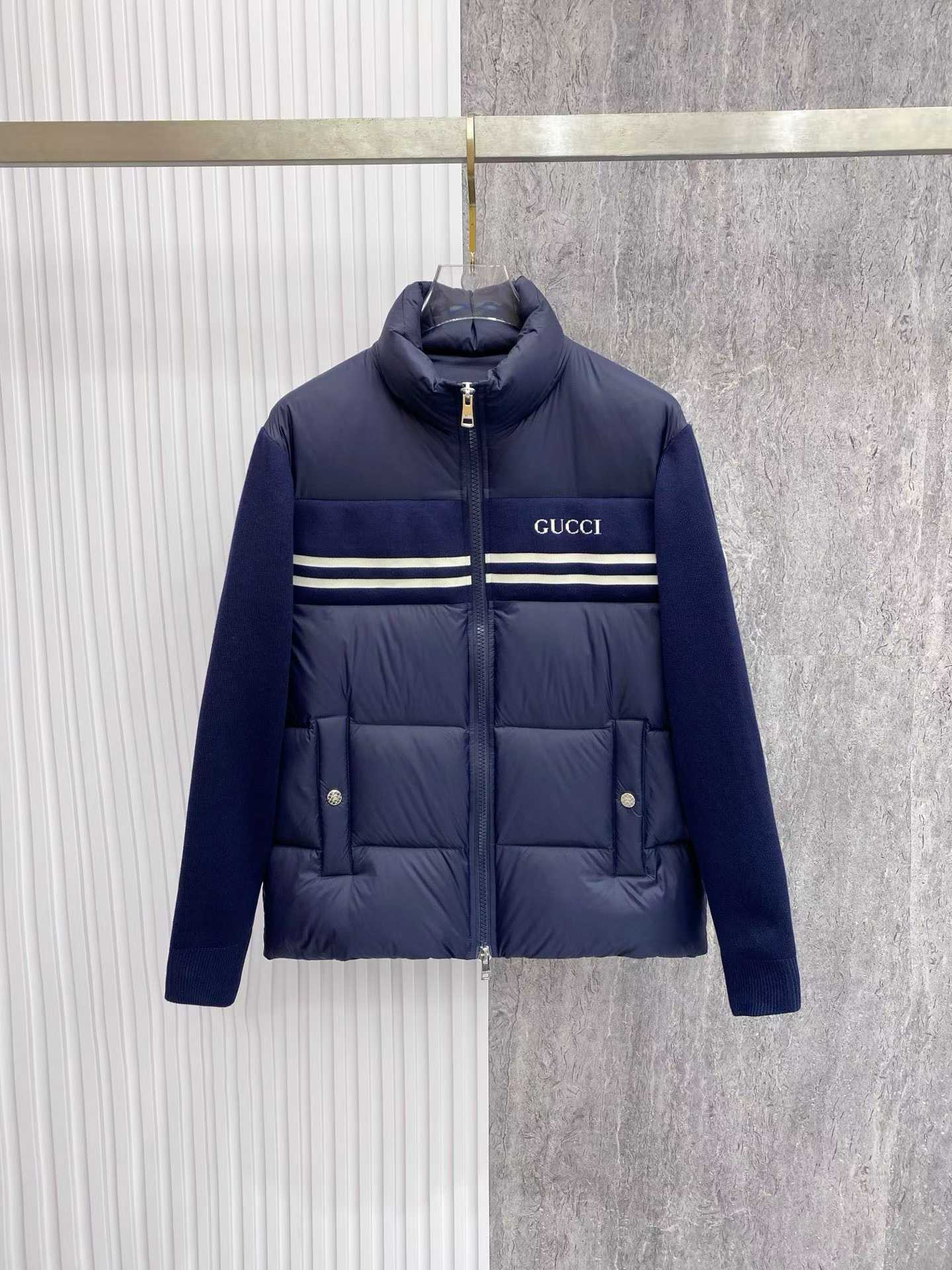 Gucci brand stripe-print shell-down jacket in navy blue