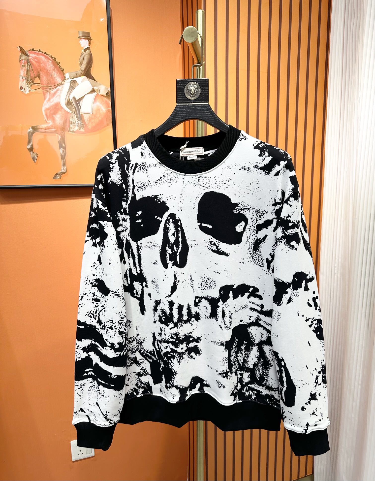 Alexander McQueen Men's Fold Skull Jacquard Jumper in ivory and black cotton.