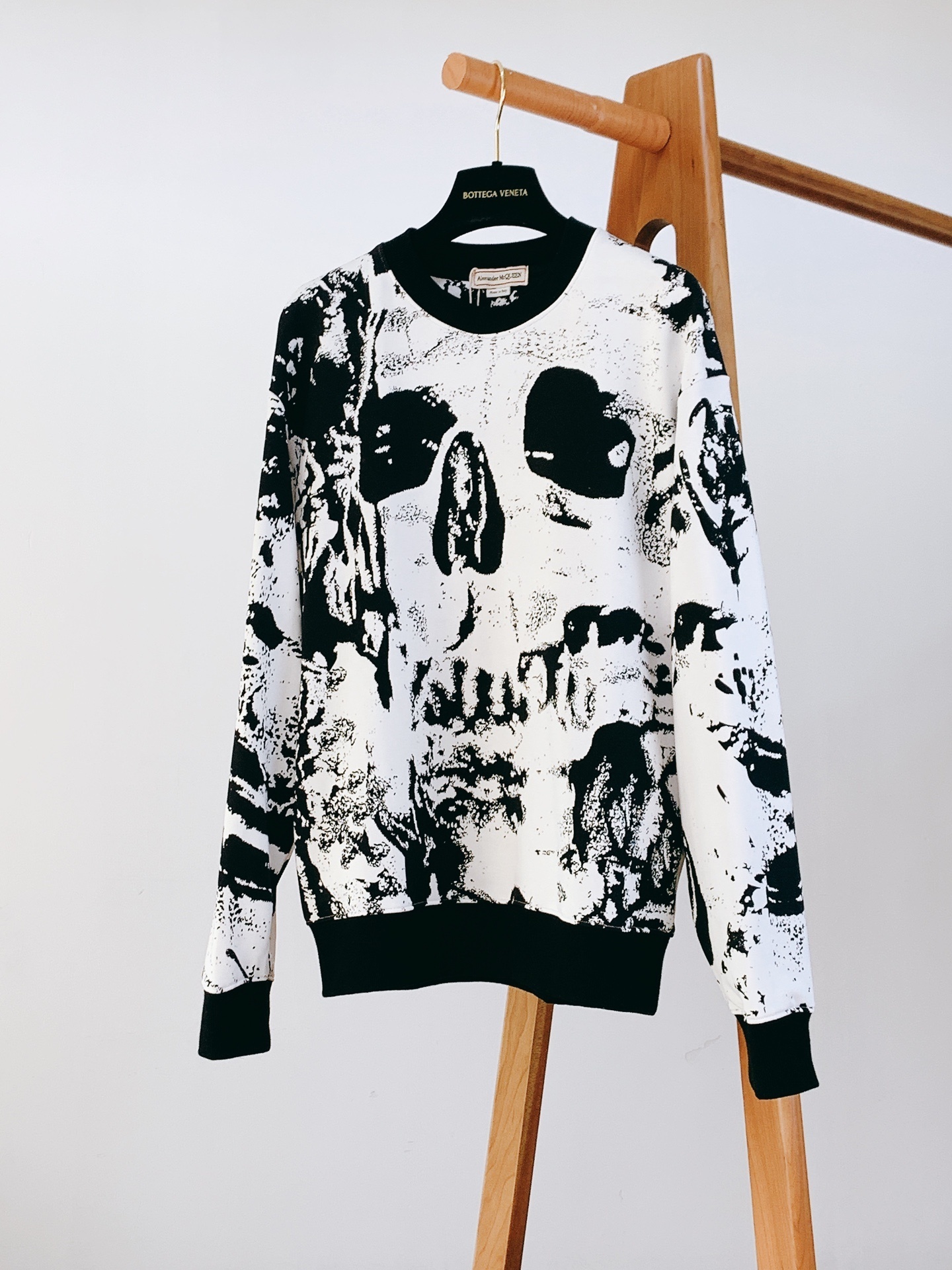 Alexander McQueen Fold Skull organic cotton jacquard jumper in ivory/black.