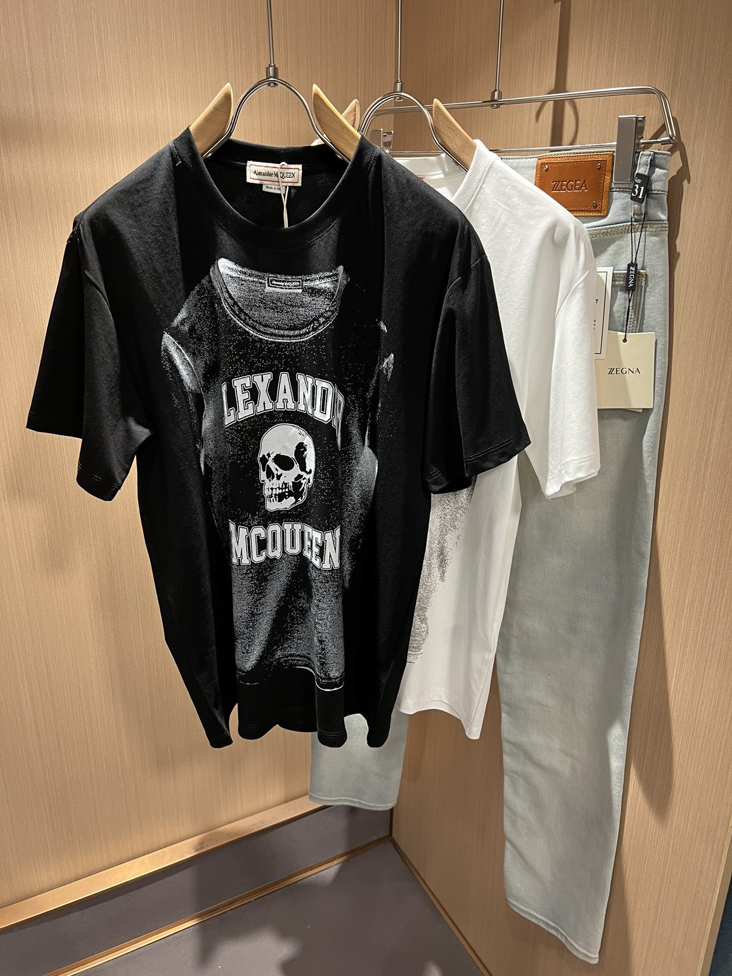 Alexander McQueen black cotton graphic-print t-shirt featuring a skull and logo print on the front.