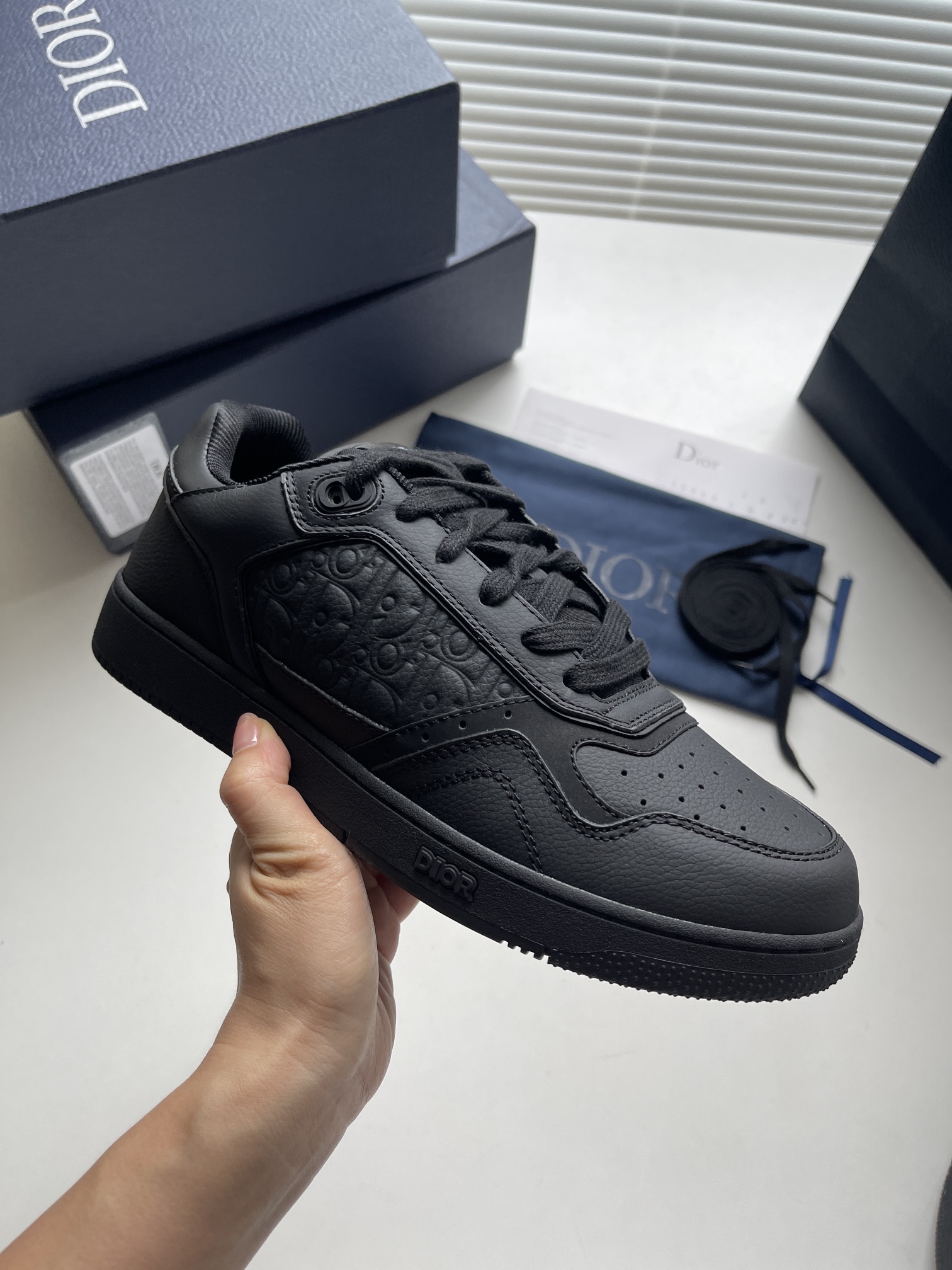 Dior men's B27 low-top sneakers in black grained calfskin and black Dior Gravity leather.