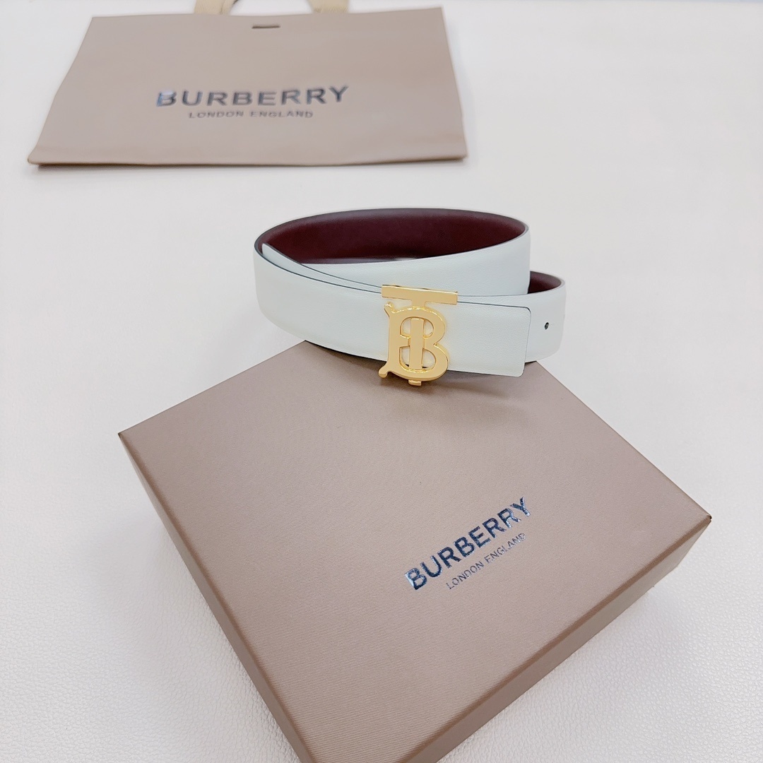 Burberry Reversible Leather TB Belt with a gold-plated Thomas Burberry Monogram buckle.