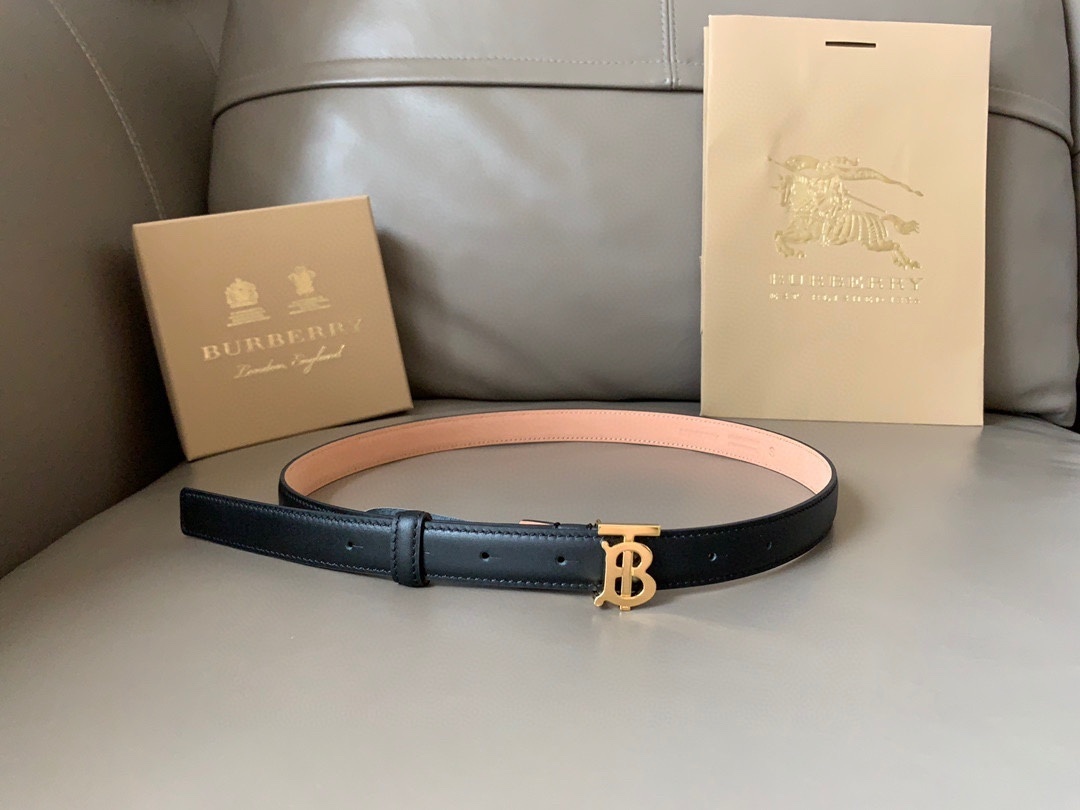 Burberry reversible leather belt with a gold-plated Thomas Burberry Monogram plaque buckle.