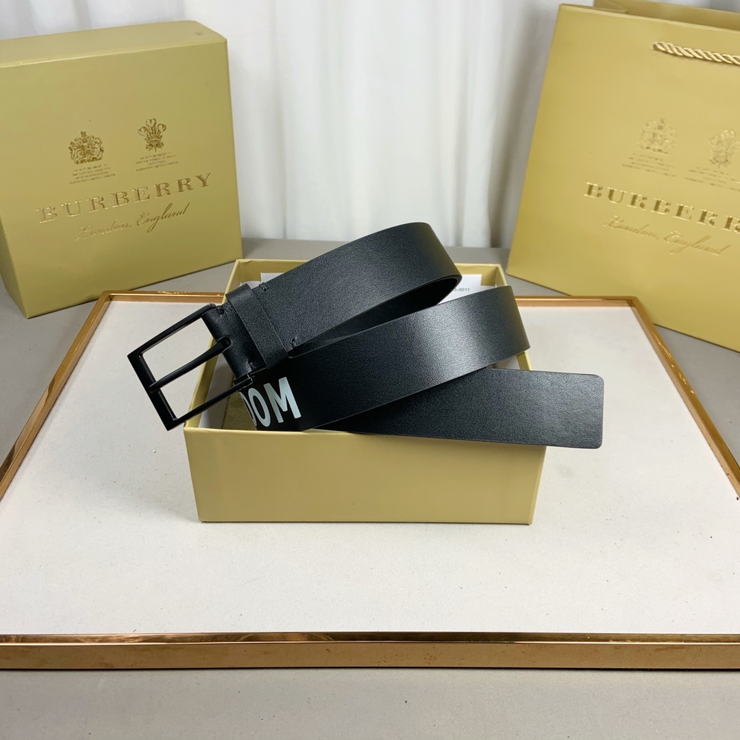 Burberry leather belt with a logo-engraved buckle