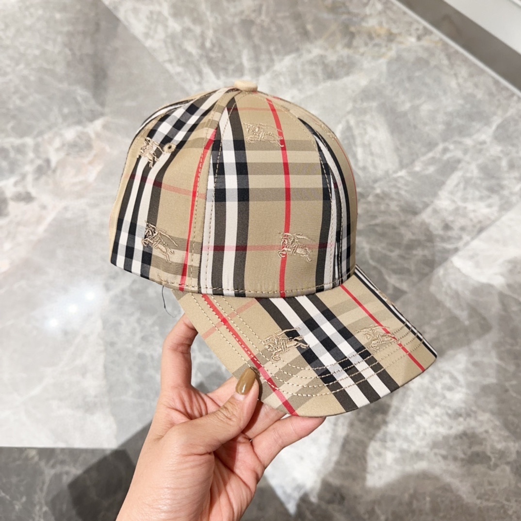 Burberry Vintage Check cotton baseball cap in archive beige.