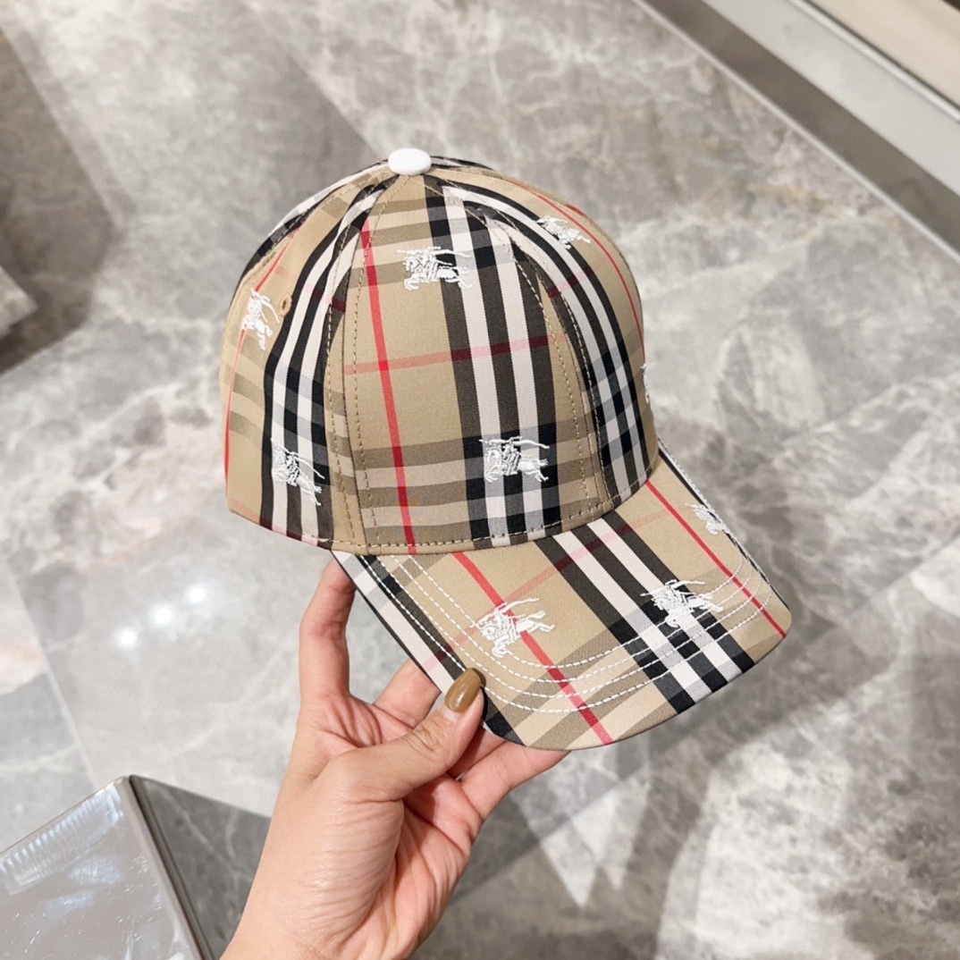 Burberry Vintage Check cotton baseball cap in Archive Beige.