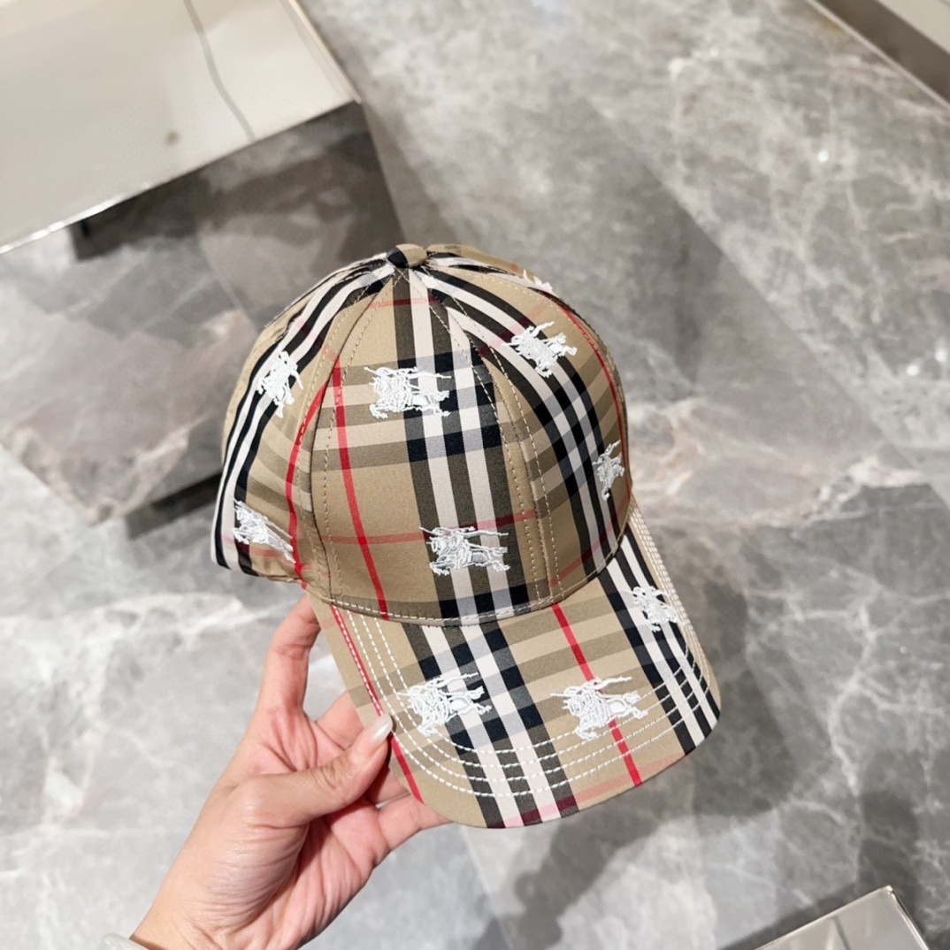 Burberry Vintage Check baseball cap with the signature Equestrian Knight motif