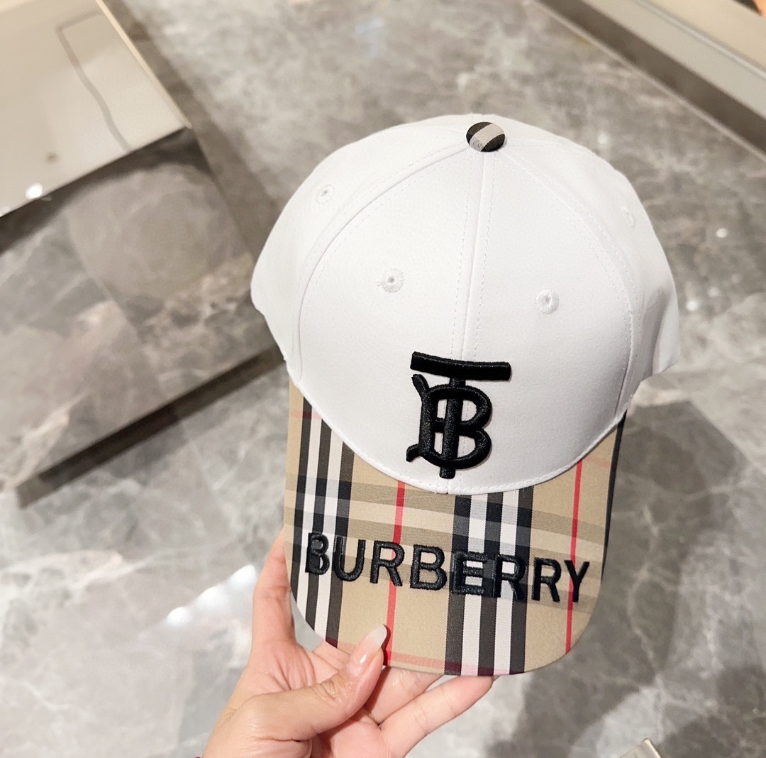 Burberry BT Baseball Cap in white cotton.