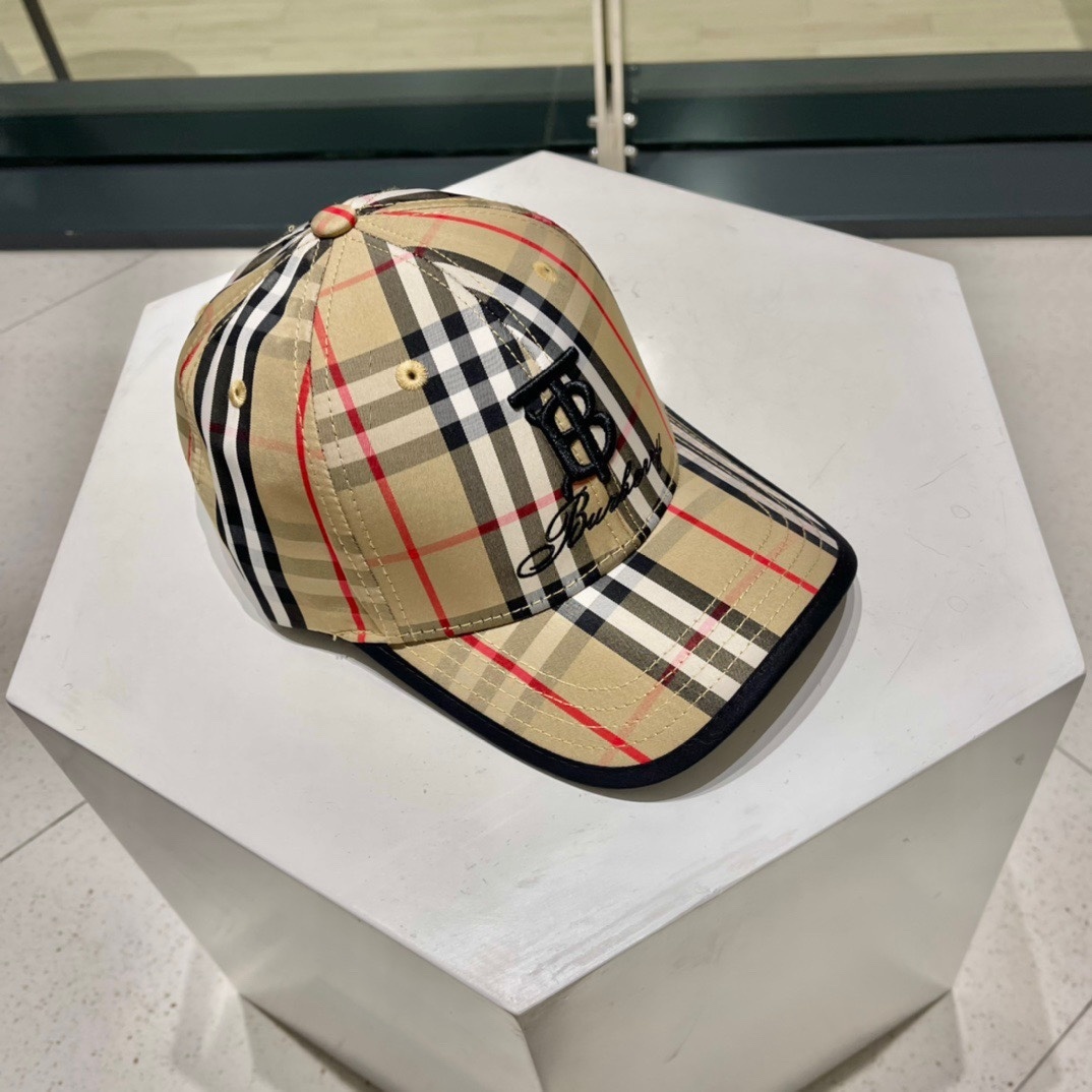 Burberry TB Vintage Check cotton baseball cap in archive beige.