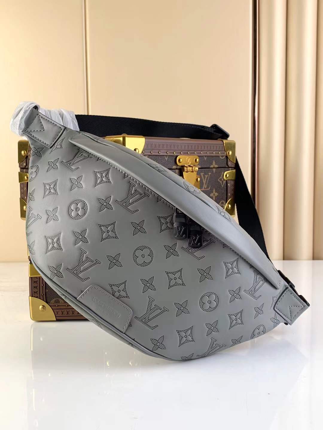 LV Discovery Bumbag PM in grey Monogram Shadow calf leather.