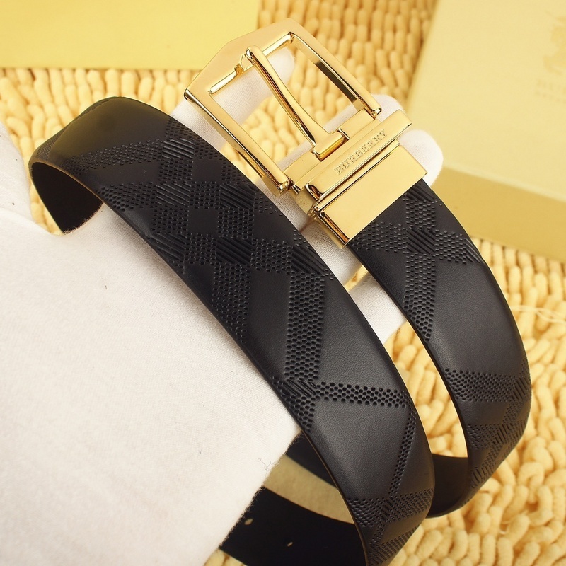 Burberry Check reversible belt in black embossed leather with a gold-tone buckle