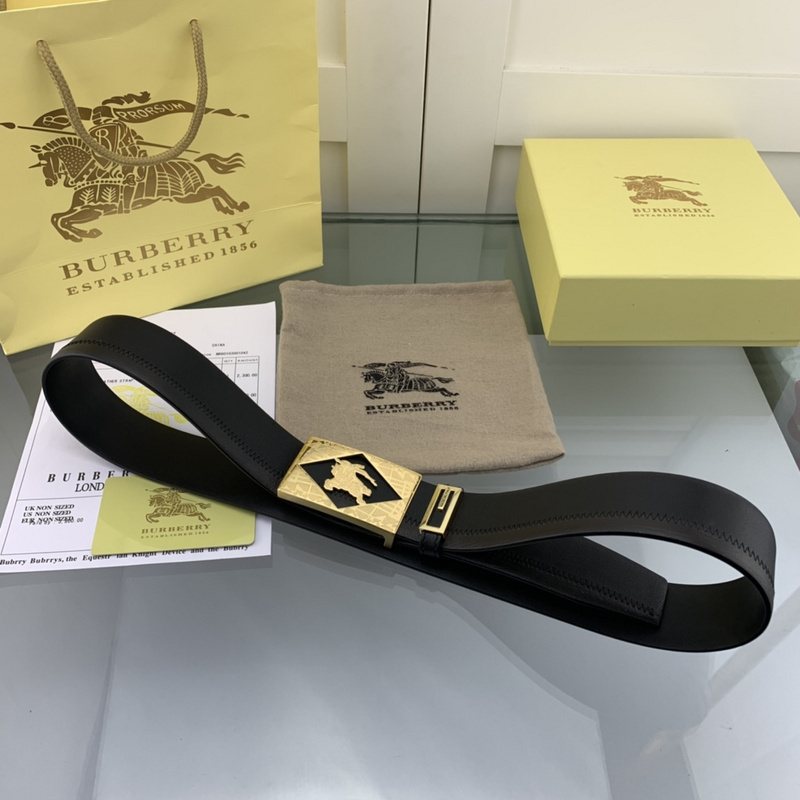 Burberry Burberry belt with a shield-shaped buckle inspired by the Equestrian Knight Design.