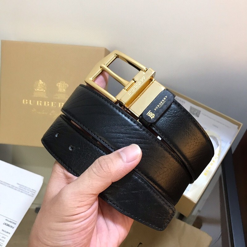 Burberry reversible leather belt with a gold-plated buckle.
