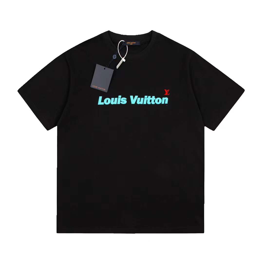 LV T-shirt black with an iridescent LV Vers signature on the chest.