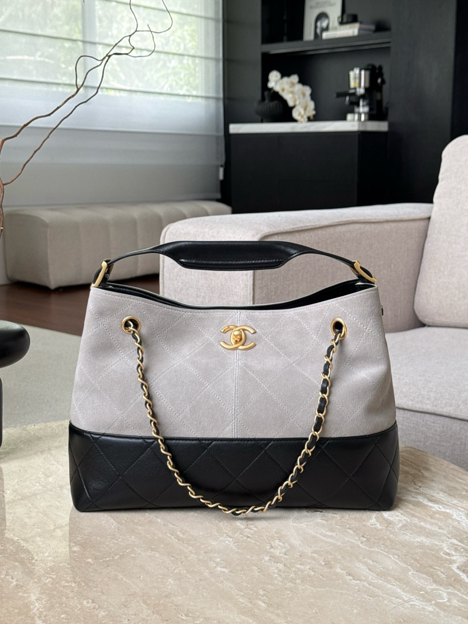 Chanel 25A hobo handbag made of grey suede and black shiny lambskin with gold-tone metal hardware Size 24x36x14cm