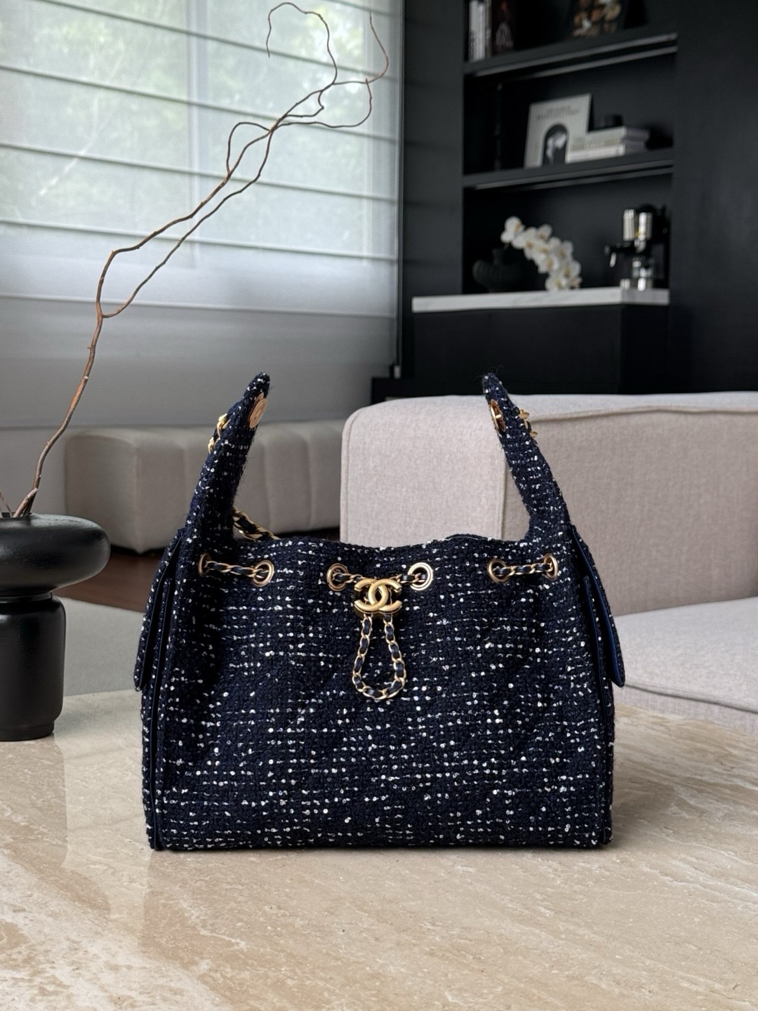 Chanel 25 hobo bag in navy blue wool tweed with gold-tone metal hardware Size 26x30x14cm