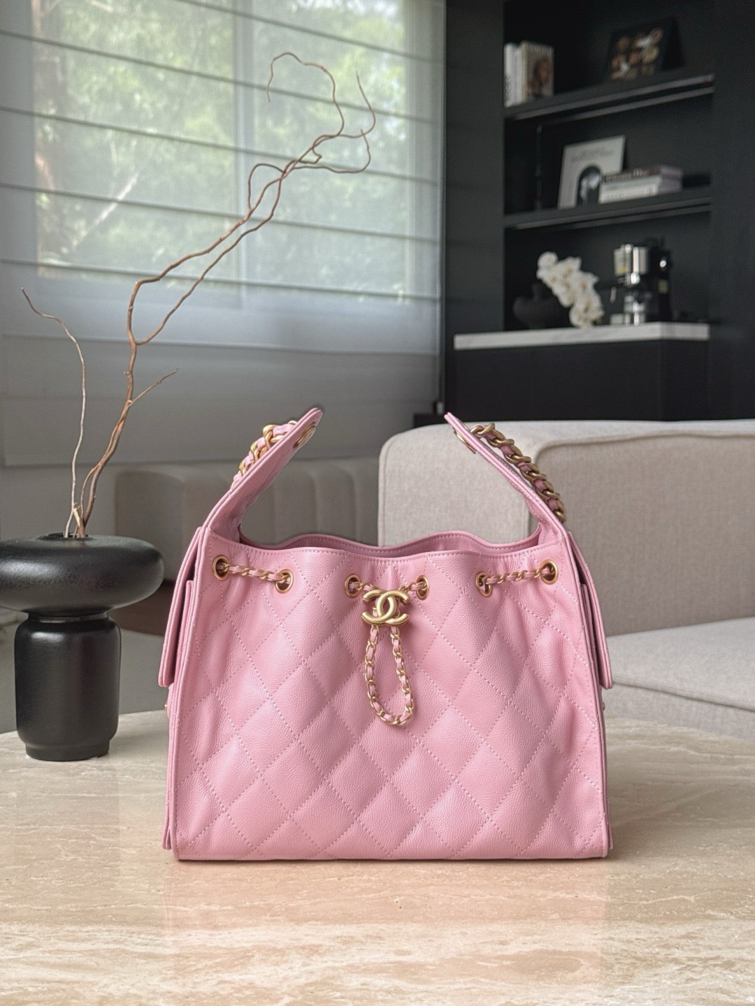Chanel 25 small hobo bag in light pink grained calfskin leather with antique gold hardware Size 30x26x14cm