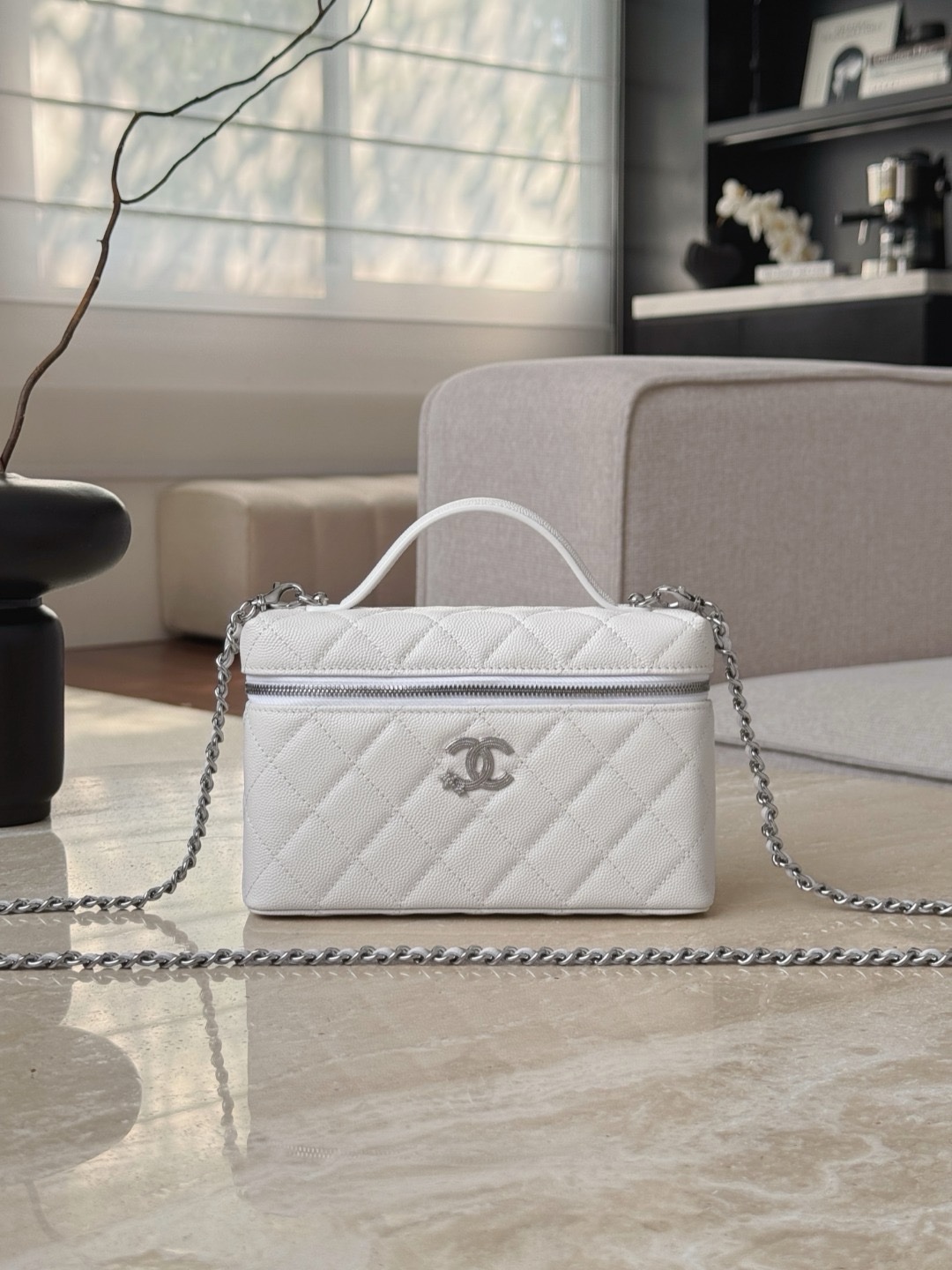 Chanel Caviar Quilted Ridged CC Top Handle Slim Vanity Case with Chain in light grey or white grained calfskin leather.  Size 19.5x17x5cm