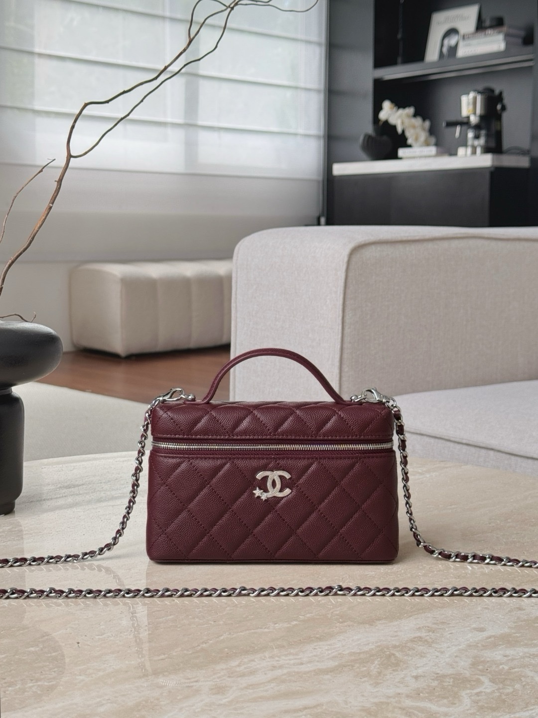 Chanel 25B vanity case in burgundy caviar leather with a top handle and silver-tone hardware.  Size 19.5x17x5cm