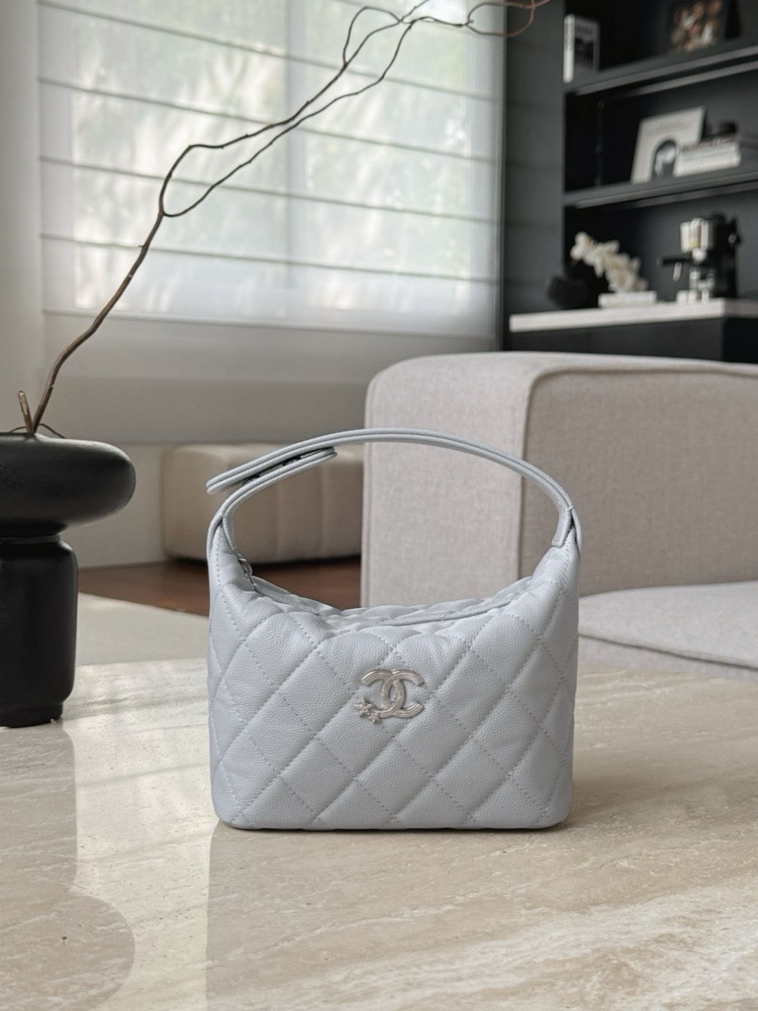 Chanel white quilted hobo bag in a mini or small size, likely made of lambskin or caviar leather with silver-tone metal hardware.  21.5x19x7.5cm