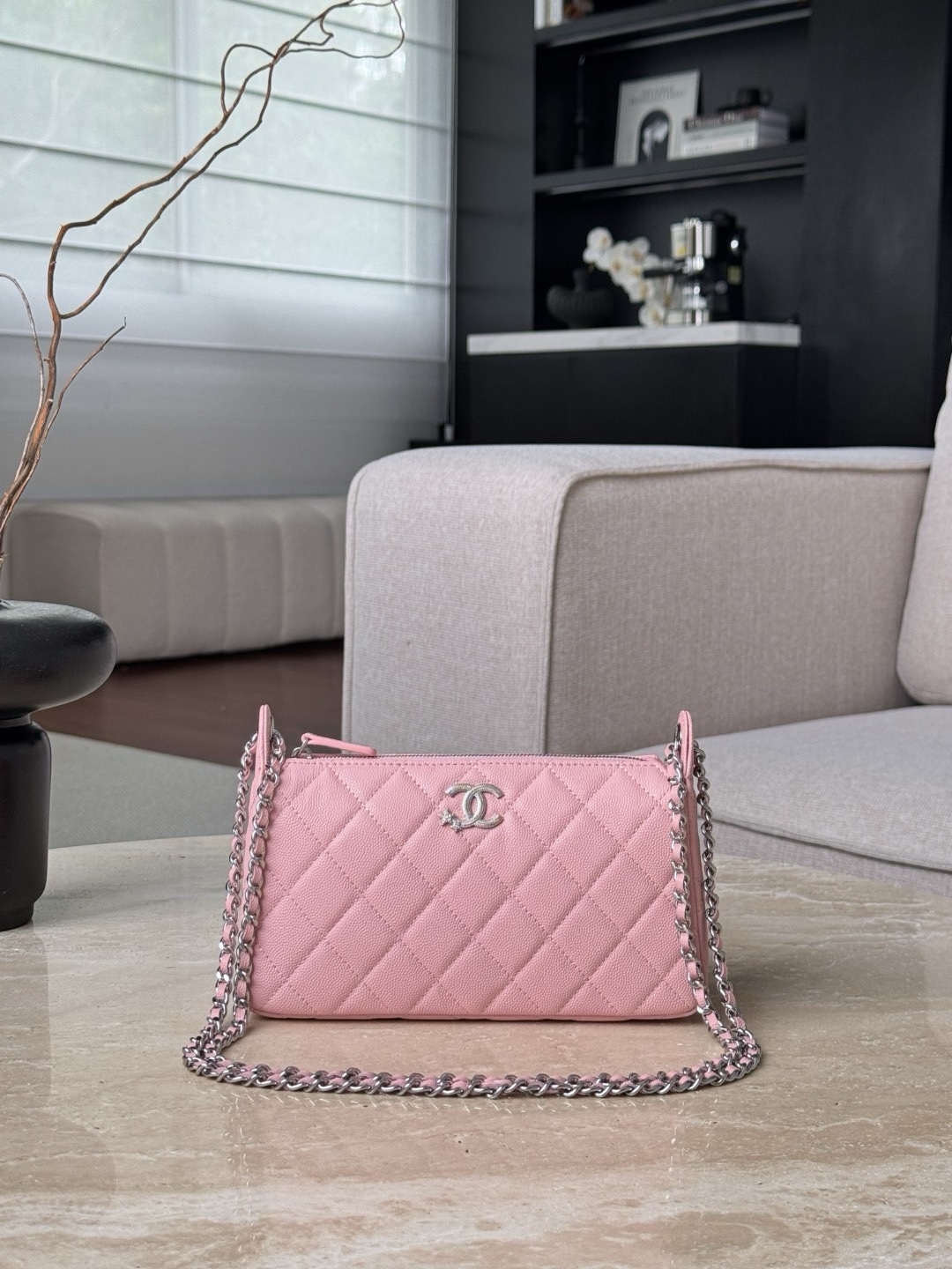 Chanel small clutch with chain in pink caviar leather.  21x14x5.5cm