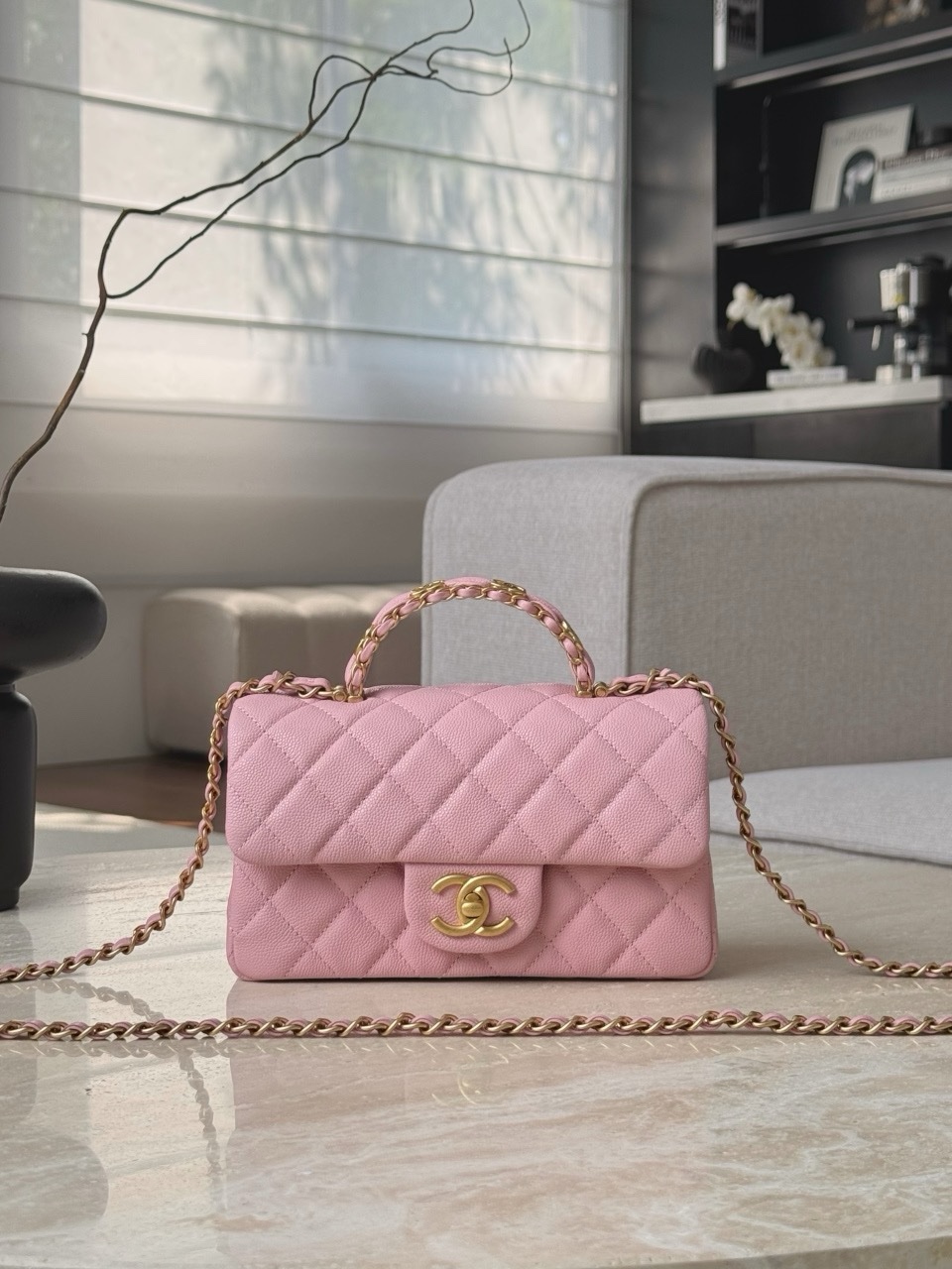 Chanel 25B mini top handle bag in pink caviar leather.  12×19.5×6.5cm