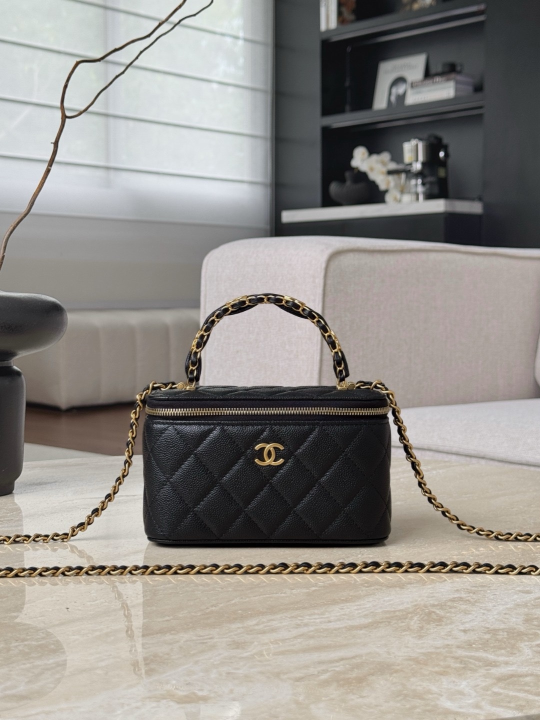 Chanel small vanity case in black caviar leather with gold-tone hardware.  16.5x8x10cm