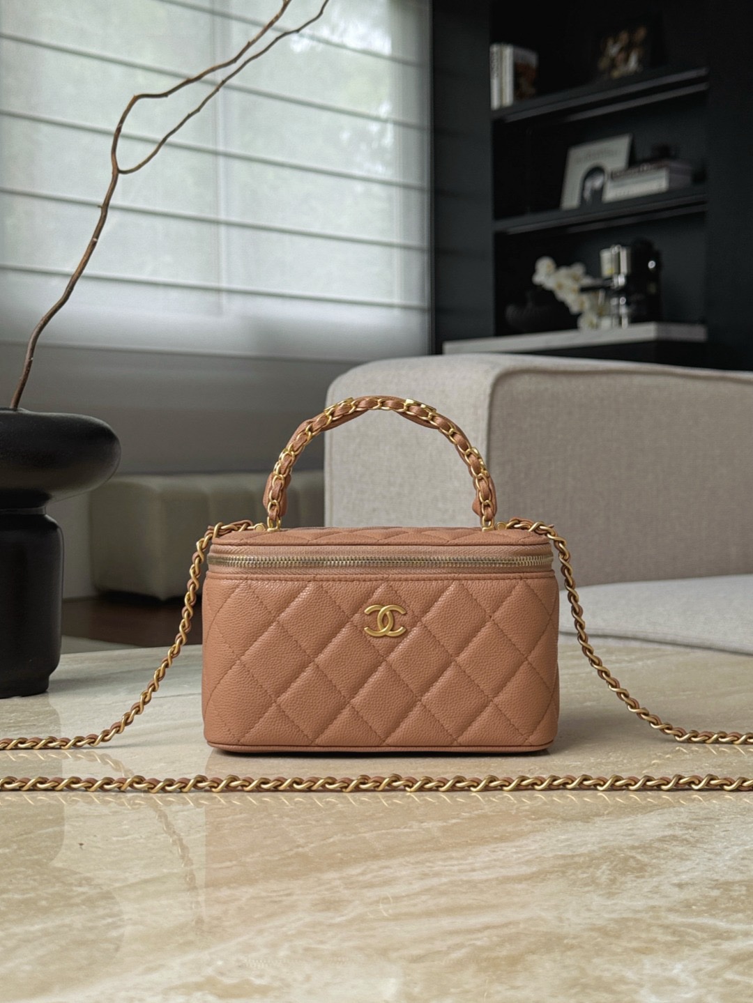 Chanel Small Vanity Case in beige caviar leather.  16.5x8x10cm