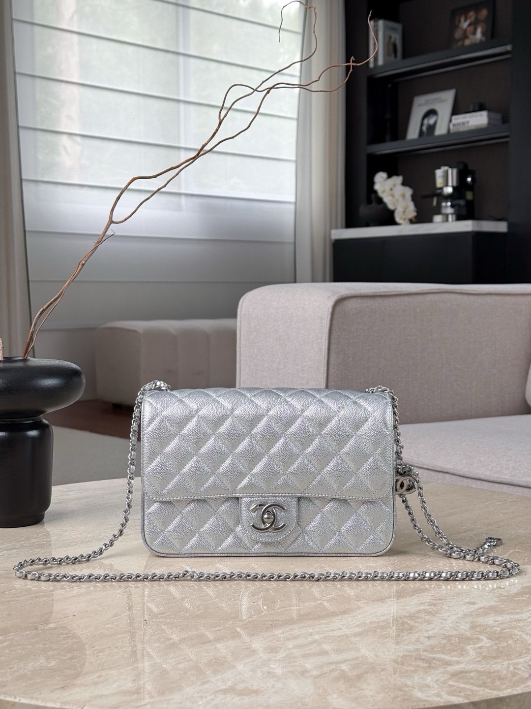Chanel metallic silver quilted caviar leather flap bag.  23.5×14.5x7cm