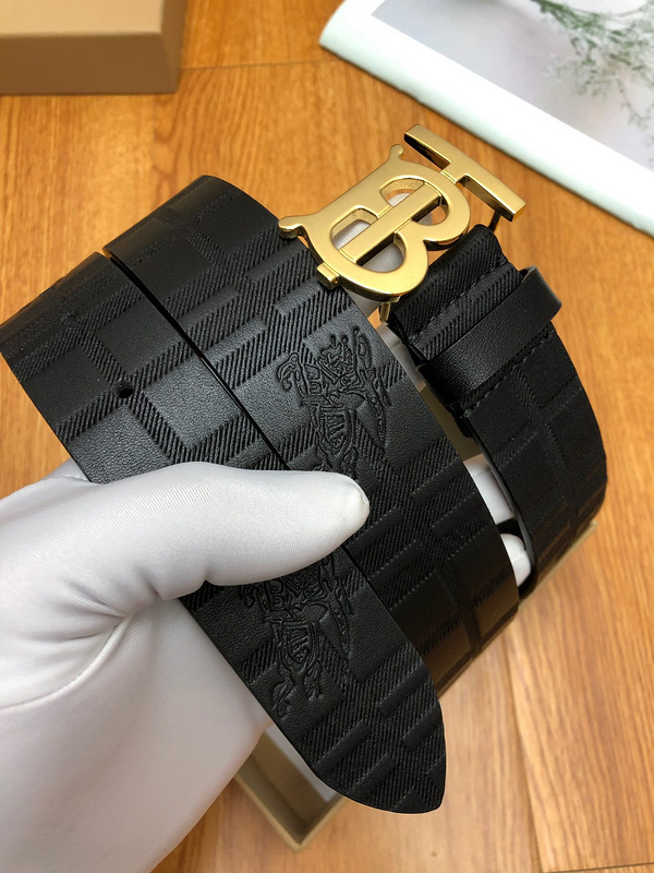 Burberry reversible leather belt with a gold-plated Thomas Burberry Monogram buckle