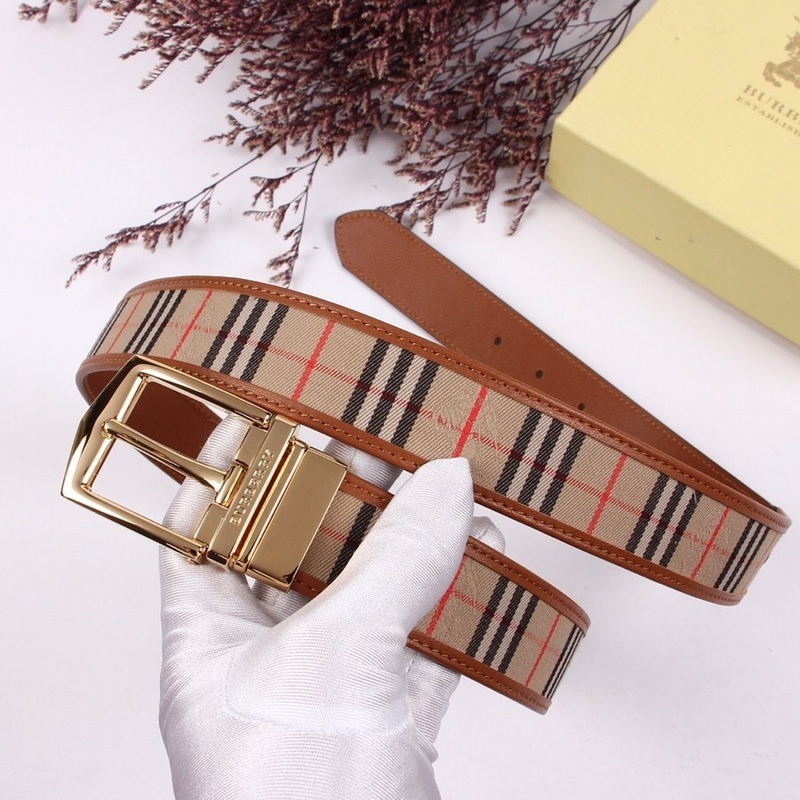 Burberry Reversible Vintage Check E-canvas and leather belt with a gold-tone buckle.