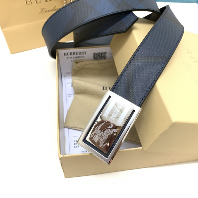 Burberry Reversible Leather TB Belt in black calf leather with a palladium-plated Thomas Burberry Monogram plaque buckle