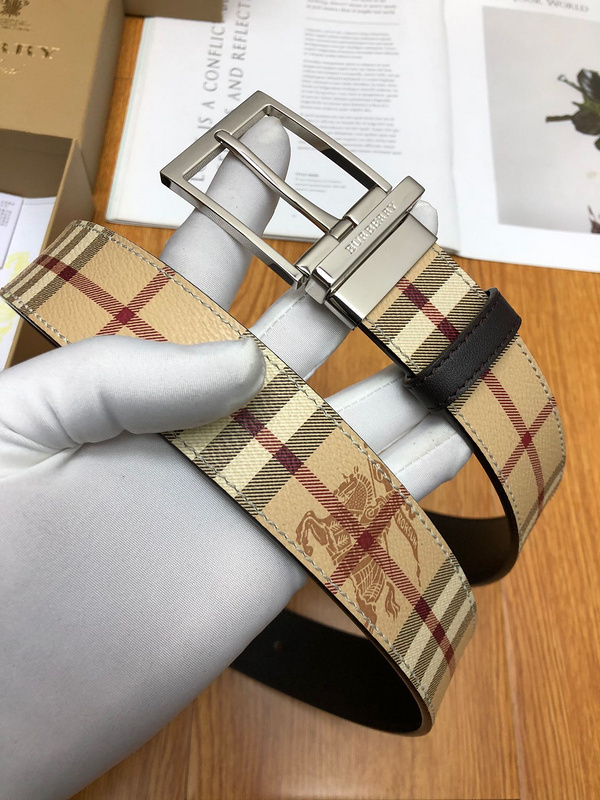 Burberry Reversible Vintage Check E-canvas belt in archive beige and black leather