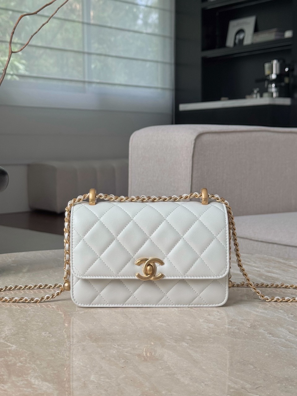 Chanel 21A Perfect Fit Calfskin Mini Flap Bag in white Size 12x19x7cm