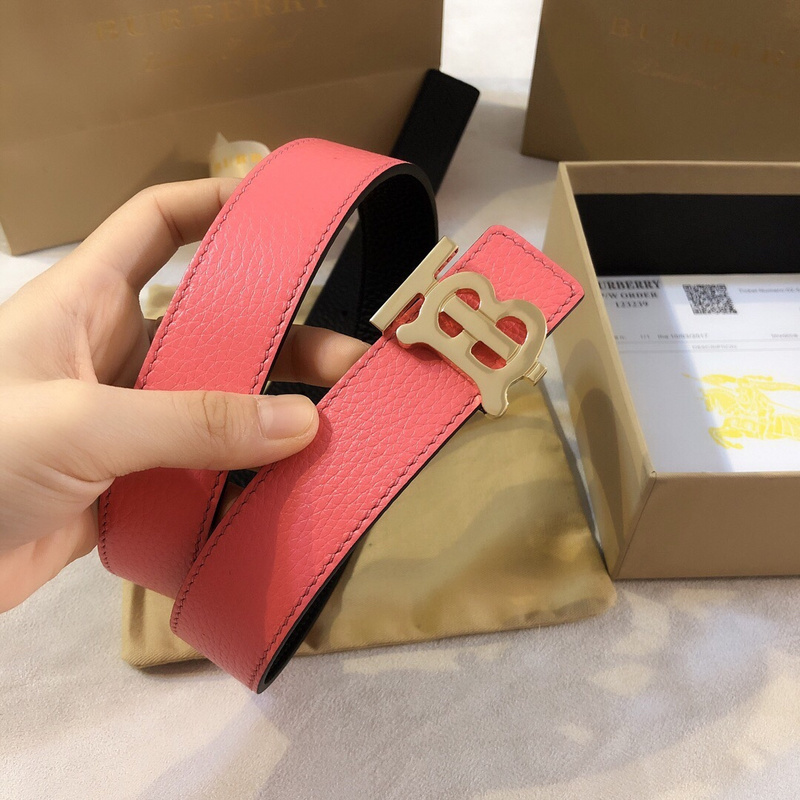 Burberry reversible leather TB belt in a pink tone with a gold-plated Thomas Burberry Monogram plaque buckle
