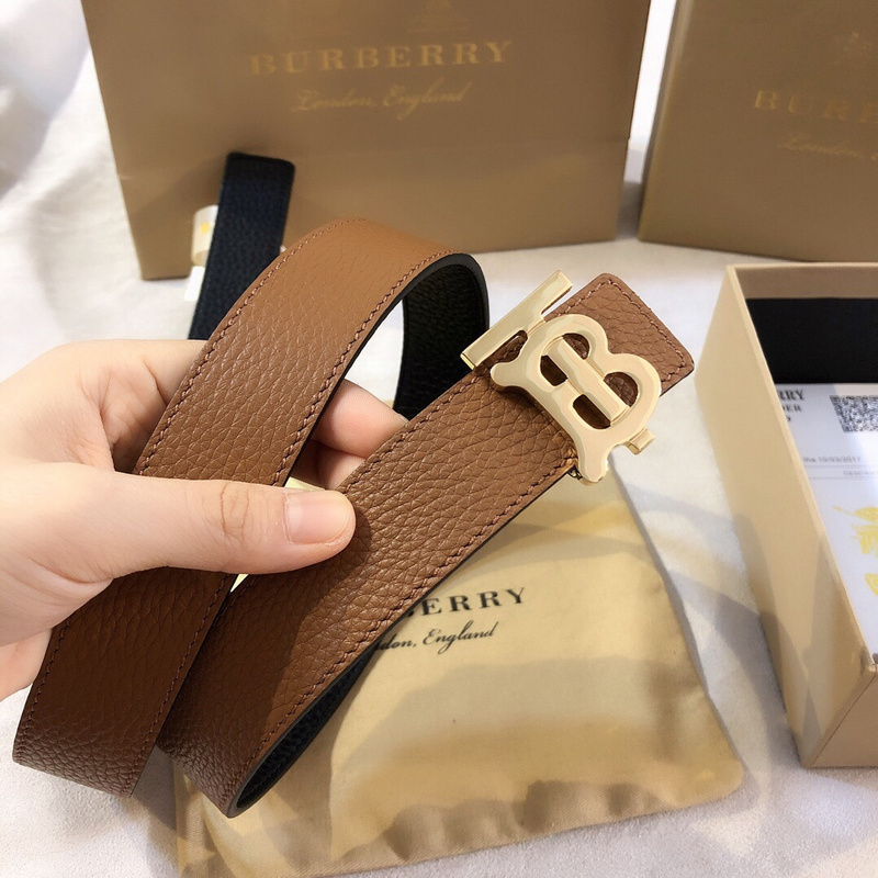 Burberry Reversible Leather TB Belt with a gold-plated Thomas Burberry Monogram buckle