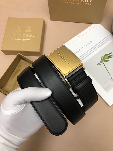 Burberry black full-grain leather ratchet belt with a gold-tone plaque buckle