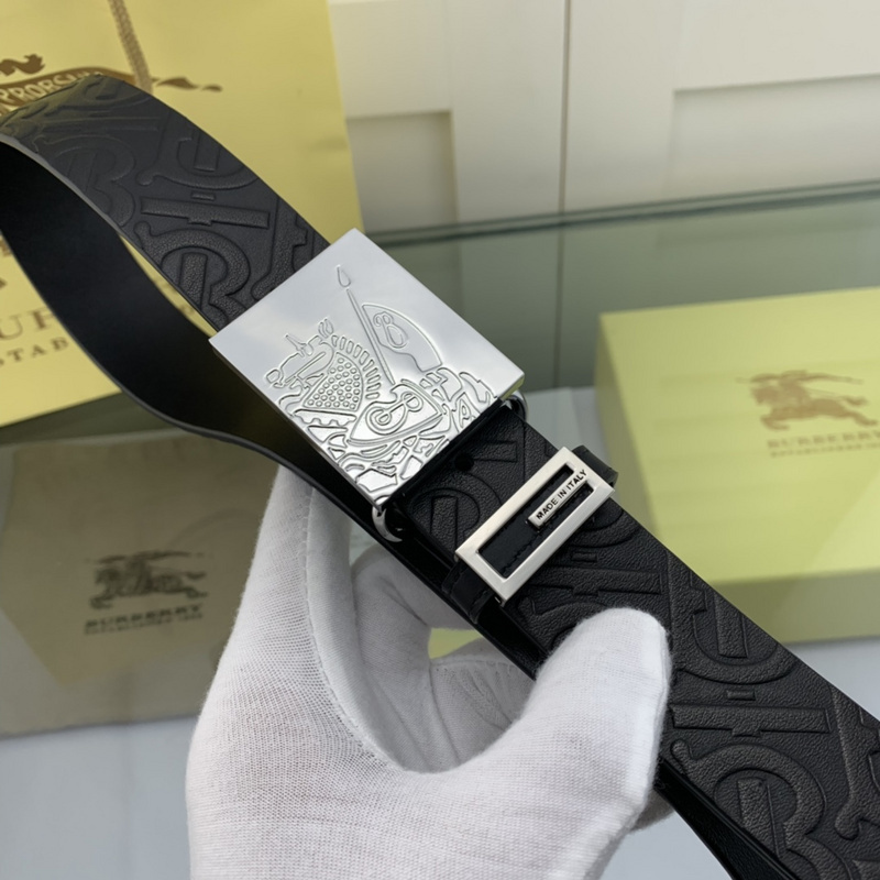 Burberry leather belt with a silver-tone Knight plaque buckle