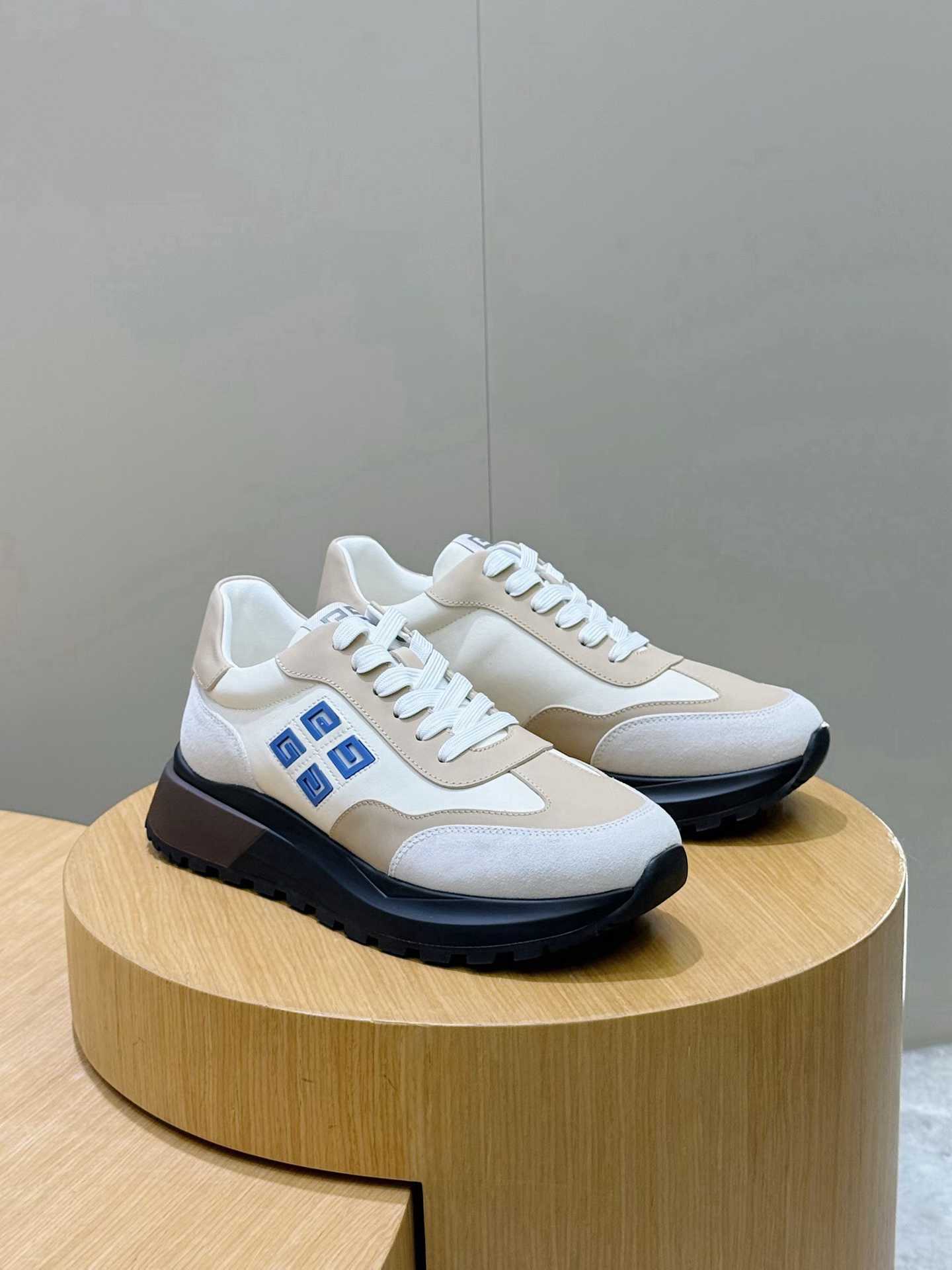 Givenchy sneakers in white and beige